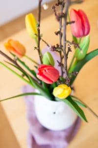Unsere Geschenkidee zum Muttertag eine entspannte Vase mit Blumen von 58products
