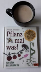 Milchkaffee und mein neues Buch Pflanz mal was! - Gartenliebe!
