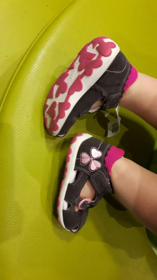 Schuhe für Kleinkind. Sandalen von Superfit