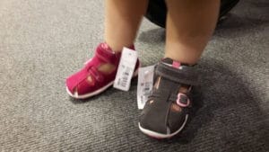 Sandalen für Kleinkind in pink und grau