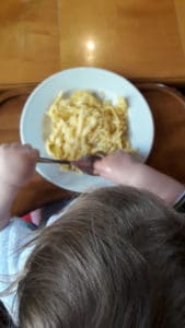 Spätzle, schwäbisches Essen und Pause von der Wanderung mit Kindern im Schwarzwald