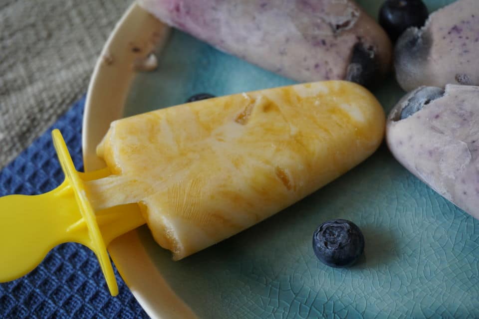 Mango-Eis am Stiel - Abkühlung mit Eis - Mango pürieren und mit Joghurt einfrieren
