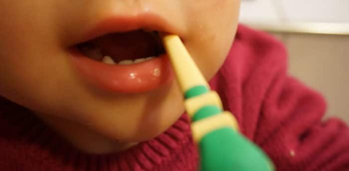 Baby essen ohne Zähne