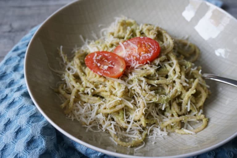 Pesto für Babys mit Brokkoli und Pinienkernen selber machen