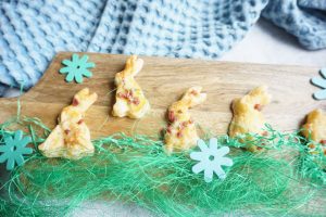 Hasen aus Blätterteig für das Osterbuffet - BLW Rezepte für Kinder und Familien