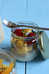 Frühstück in der Schwangerschaft: Overnight Oats mit Früchten