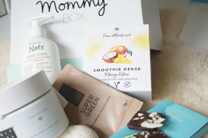 Die Mommy Box mit tollen Produkten für die Schwangerschaft für werdenen Mams - Super Food und SChokolade und Schwangerschaftscreme