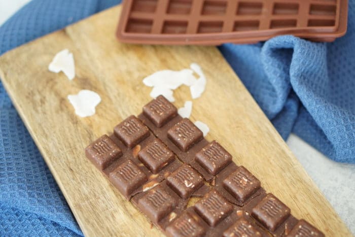 selbstgemachte Schokolade ohne Zucker mit Rohkakao, Kakaobutter und Kokosöl - Naschen doch erlaubt bei der Louwen Diät?!