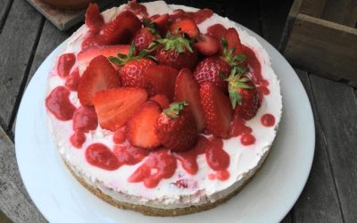Ein köstlicher No bake Kuchen mit Erdbeeren