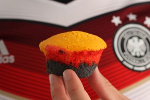 WM-Rezept in schwarz rot gold - Muffins in Deutschlandfarben