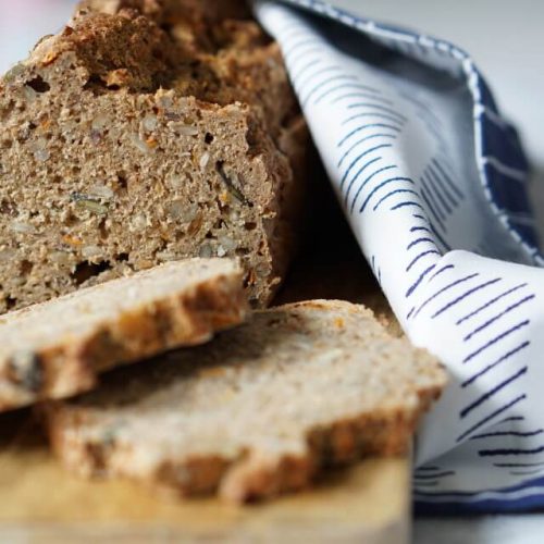 Vollkornbrot schnell und gesund selber backen - vollwertiges Brot mit Sonnenblumenkernen, Kürbiskernen und Möhre