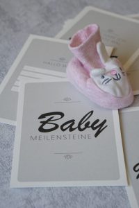 Baby Milestonecards von Typoteria für die wichtigsten Baby und Kleinkind Meilensteine für Mama und Papa zur Erinnerung