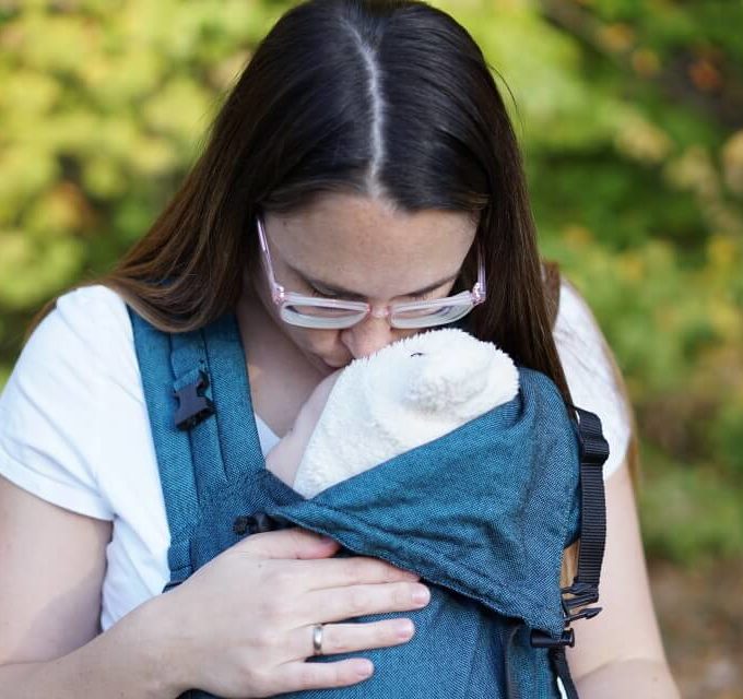 Trage in Türkis für Babys ab Geburt und Kleinkinder von Storchenwiege