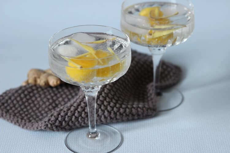 Alkoholfreie Cocktails mit Mango