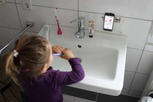 Zähne putzen bei Kleinkindern mit der Playbrush App