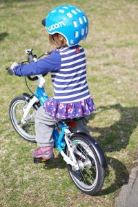 erste Fahrversuche - unsere besten 15 Tipps wie dein Kind entspannt Fahrradfahren lernen kann