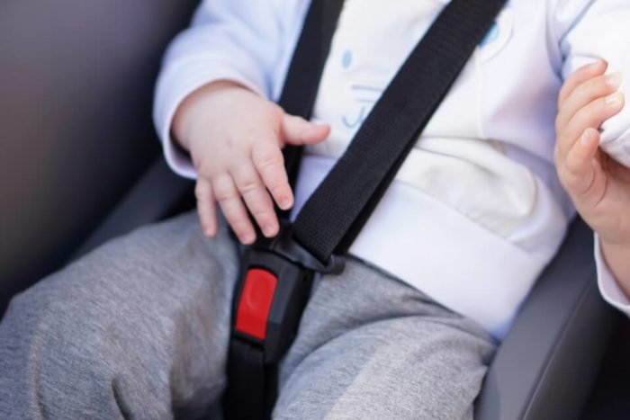 Helmpflicht und Anschnallpflicht? Warum Sicherheit für Baby und Kleinkind beim Fahrradfahren wichtig ist