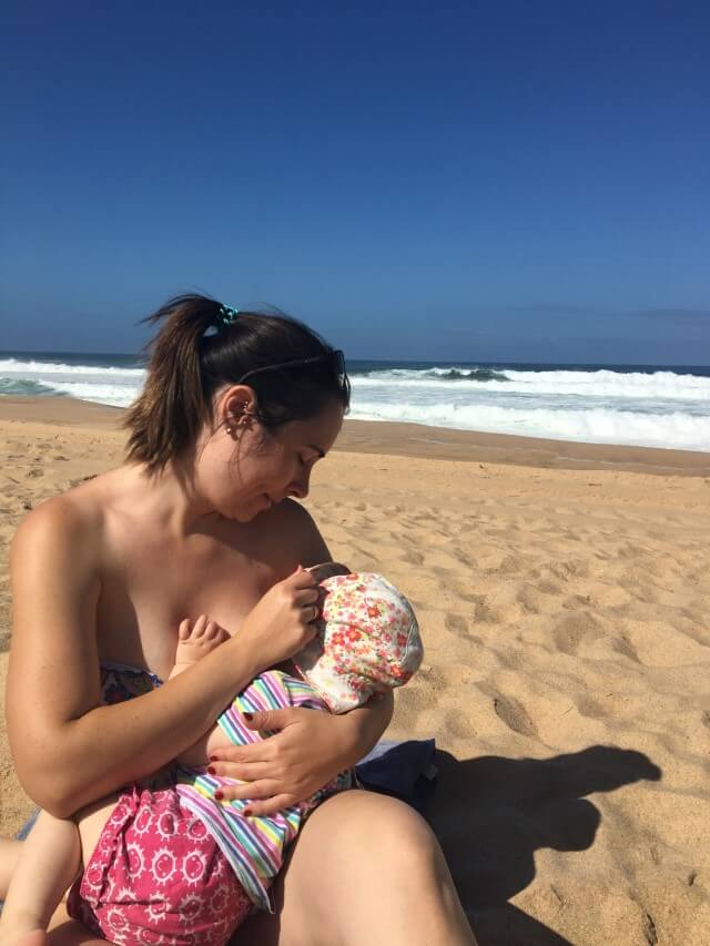 Stillen am Strand - Mama und Baby an der Algarve in der Elternzeit als Selbständige auf Reise