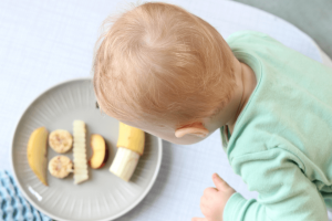Wie oft sollten Babys essen? Welche Mengen und in welchen Zeitabständen sollte Beikost angeboten werden?