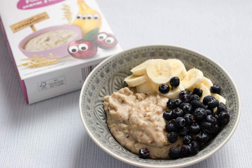Porridge für Babys - unser BLW Frühstück mit Banane und Blaubeeren