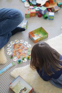 Spielen statt Panik - wie wir die Zeit ohne Kindergarten in der Corona Zeit möglichst entspannt gestalten können