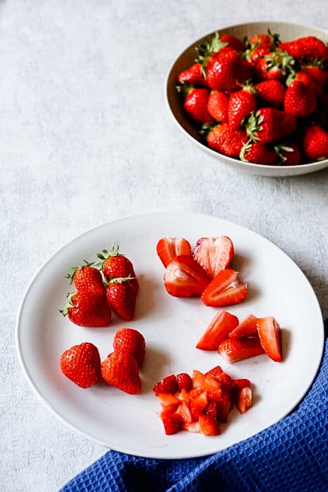 So bereitest du Erdbeeren fürs Baby vor