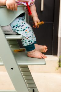 Baby sitz im tripp Trapp - ab wann dürfen babys im Hochstuhl sitzen