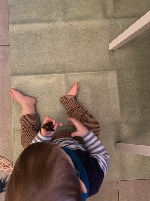 Wenn Kinder mit essen werfen - auf den Boden