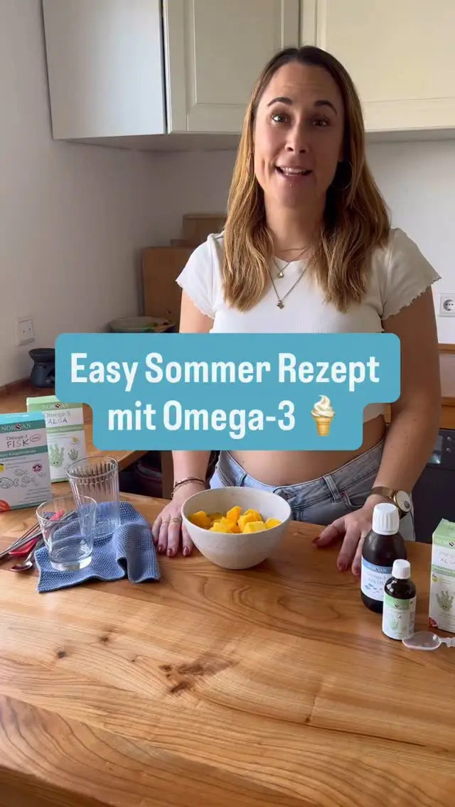 Lust auf eine nährstoffreiche Abkühlung für dein Baby, Kleinkind, Kind und dich? 🥵

Dann mach blitzschnelles Mangoeis mit nur 2 Zutaten und einer Dosis Omega-3! 🍦 

🧠 Dein Baby benötigt für eine gesunde und nährstoffgerechte Entwicklung 10-12 mg Omega-3 (EPA und DHA) pro kg Körpergewicht pro Tag. 

Du kannst diesen Bedarf decken über:
• mind. 2x pro Woche fetten Seefisch (ca. 30-50 g)
• Das Mikroalgenöl von @norsan.de (vegan)
• Das Fisk-Öl Kids von @norsan.de 

Das 🥭 Mangoeis geht so:
• 300 g TK-Mango
• 1 EL Cashewmus
• Tagesbedarf an Omega-3-Öl nach Herstellerangabe

Mango und Cashewmus im Mixer ca. 20 Sek. mixen, dann das Öl unterrühren und zum Löffeln anbieten. Man kann es auch nochmals einfrieren bzw. in einer Box im Tiefkühler aufbewahren.

💪 Bei deiner Norsan Bestellung sparst du 15% mit dem Gutscheincode: breifrei15

#breifreibaby #breifrei #beikost #blw #rezepte #babyernährung #beikoststart #norsan #omega3