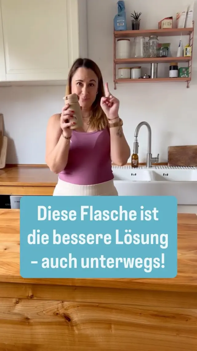 Trinklernbecher – praktisch? Nur auf den ersten Blick…
Viele Eltern greifen zu Trinklernbechern, weil sie auslaufsicher und handlich wirken.
Aber: Sie fördern kein gesundes Trinkverhalten! ❌

👉 Stattdessen kann es zu
– einer falschen Zungenlage
– einem gestörten Schluckmuster
– und langfristigen Problemen bei der Sprachentwicklung kommen

Unsere Empfehlung ist deshalb diese Flasche:
✅ Unterstützt das natürliche Trinkverhalten, dank großer Öffnung
✅ Ist sicher & praktisch für unterwegs
✅ Einfach zu reinigen

In unserem zertifizierten Beikost-Onlinekurs erfährst du noch mehr zum Thema, wie du deinem Baby Wasser richtig anbieten kannst! 🤗

💬 Du willst lieber die von uns geprüfte Alternative nutzen?
Dann kommentiere mit 💧oder „Flasche“ und wir senden dir den Link zu!

#beikost #babytrinken #trinklernbecher #babyflasche #blw #breifrei #elternwissen #breifreibaby