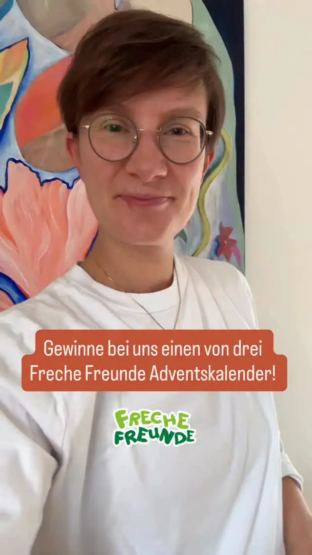 [Anzeige] Gewinne einen von drei @frechefreunde Adventskalender bei uns! 🎉🎊🎉

🎁Die Kalender eignen sich für kleine und große Kinder gleichermaßen, haben 24 Überraschungen, dabei unter anderem köstliche Snacks 🥠🥧🍒sowie Tattoos, Ausmalbilder und Aufkleber! 

✳️Außerdem findest du auf jeder Schachtel entweder ein kleines Rätsel oder ein Link zu einem leckeren Rezept. Darüber hinausführen die QR-Codes zu interessanten Videos rund um Lebensmittel.🍌

❗️Und wenn du den Kalender für dein Kind auf jeden Fall haben möchtest, dann nutze gerne unseren Gutscheincode: breifrei10 für deine Bestellung im @frechefreunde Onlineshop, du erhältst damit 10 % Rabatt und kostenfreien Versand. 

Um am Gewinnspiel teilzunehmen, kommentiere einfach unter dem Video, was dein Lieblingssnack von Freche Freunde ist !