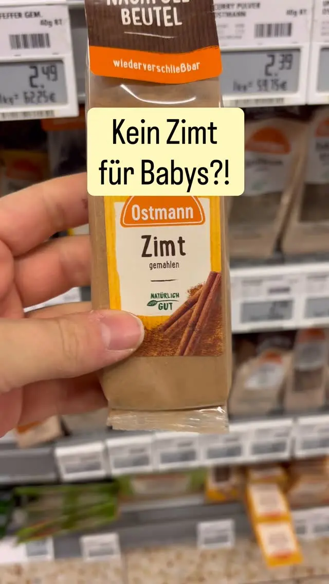 Viele fragen uns in der Winterzeit:
„Dürfen Babys überhaupt Zimt essen?“
🧁 Ja – in kleinen Mengen ist das kein Problem!

Aber es kommt auf die richtige Sorte an.‼️ 

Der Unterschied: 
👉 Cassia-Zimt (Standard-Supermarktware) enthält viel Cumarin, ein natürlicher Aromastoff, der in höheren Mengen leberschädlich wirken kann.
👉 Ceylon-Zimt enthält deutlich weniger Cumarin und ist deshalb die sicherere Wahl – besonders für Babys und Kinder.

🔍 Tipp: Wenn auf der Verpackung nichts steht, ist es fast immer Cassia-Zimt. Ceylon-Zimt ist oft als solcher gekennzeichnet und in Bio-Qualität erhältlich.

🌟 Für uns gehört Zimt einfach zur Weihnachtszeit dazu – ob in Plätzchen, Waffeln oder Porridge. 

Deshalb findest du in unserem Backbuch auch nur Rezepte mit Ceylon-Zimt und klaren Empfehlungen zur Dosierung.

Kommentiere „🍪“ , wenn du den Link zu unserem zuckerfreien Plätzchenbuch möchtest – mit vielen winterlichen Rezepten für die ganze Familie!

#breifreibaby #zuckerfreibacken #plätzchenfürbabys #breifrei