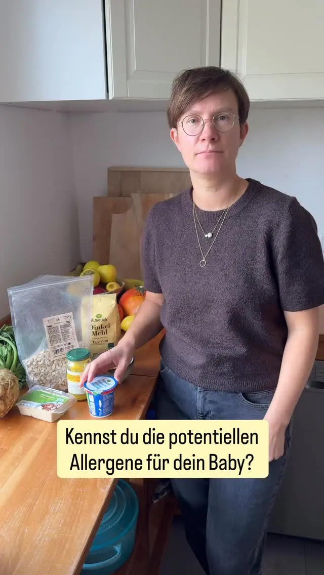 Allergieprävention in der Beikost – so geht’s richtig

Früher hieß es: Erdnuss, Ei und Kuhmilch – besser weglassen im ersten Jahr.
Heute weiß man: Frühes Einführen schützt statt zu schaden! 💡

In unserem zertifizierten Beikost-Onlinekurs zeigen wir dir:
🧠 Wie du Allergene wie Ei, Nüsse, Kuhmilch, Fisch & Gluten sicher und gezielt einführst
📅 Den idealen Zeitpunkt & Rhythmus – wissenschaftlich fundiert
📝 Wie du Reaktionen beobachtest & dokumentierst
📄 Mit dabei: unser PDF-Allergieplan zum Abhaken & Planen

💛 Damit du weißt, was du tust und dein Kind sicher durch diese wichtige Phase begleitest.

🎓 Der Kurs ist online, zeitunabhängig & wird von den gesetzlichen Krankenkassen bezuschusst oder zu 100% komplett übernommen. Auch viele pirvate Kassen übernehmen!

👉 Kommentiere 🤍 und wir schicken dir den Link direkt per Nachricht