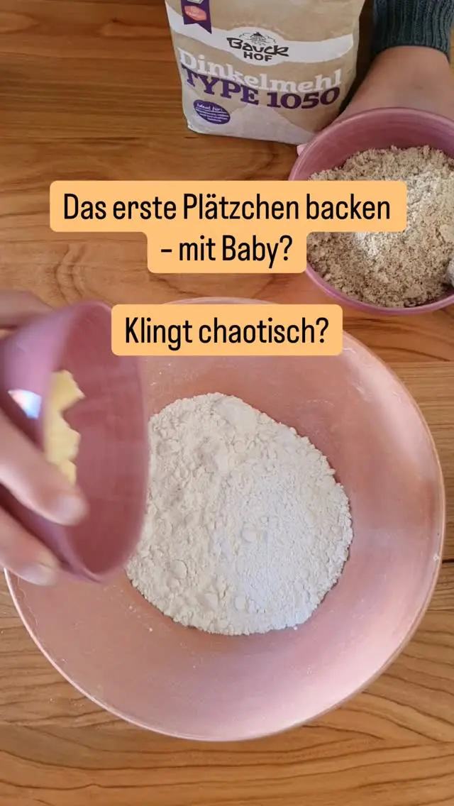 Backen mit Baby und Kleinkind ist mehr als Mehlchaos & Kekskrümel – es ist echte Familienzeit.

Aber: Wusstest du, dass viele typische Zutaten beim Backen gerade für kleine Kinder riskant sein können?
🚫 Rohes Ei (z. B. beim Naschen vom Teig) kann eine Salmonellengefahr darstellen
🚫 Rohes Mehl kann Keime wie E. coli enthalten – was viele nicht wissen
‌
In unserem E-Book zeigen wir dir:
✔️ welche Zutaten für Babys & Kleinkinder geeignet sind
✔️ wie du Plätzchen zuckerfrei & sicher gestaltest
✔️ wie Backen mit Kind stressfrei & achtsam wird
‌
🎄 Mach die Weihnachtszeit nicht perfekt – sondern bedeutsam.

👉 Kommentiere “🍪” und wir schicken dir den Link zum E-Book direkt per Nachricht!