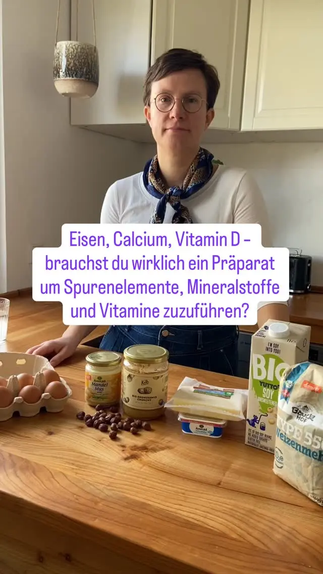 Viele Eltern sind bei der Ernährung des Kindes verunsichert: 
Reicht die normale Familienkost aus? 
Muss ich Eisen ergänzen? 
Brauchen wir Vitamin D? 
Was ist mit B12 bei vegetarischer Ernährung?

Im Präventionskurs zu gesunder Kinderernährung erklären wir dir fundiert und praxisnah:
🧬 Welche Nährstoffe wichtig und potenziell kritisch sind
🥬 Wie du über die Ernährung abdecken kannst, was dein Kind braucht
🧪 Wann ein Blutcheck sinnvoll ist – und was du dabei beachten solltest
🌱 Auch für vegetarisch oder vegan ernährte Kinder bekommst du konkrete Tipps und Lebensmittellisten

Die Kosten des Onlinekurses werden von allen gesetzlichen Krankenkassen in Deutschland zu 80-100% erstattet. Auch viele private Kassen übernehmen die Kosten.

👉 Kommentiere 🧒 und wir schicken dir den Wartelistenlink für unseren Kinderernährungskurs!